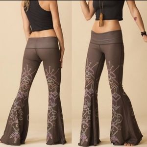 👑 TEEKI seven crowns bell bottoms! *Rare* small